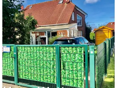 Außenansicht des Gebäudes. Ferienhaus Huus Wattenmeer Frontansicht
