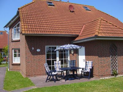 Terrasse Südseite mit Gartenmöbel