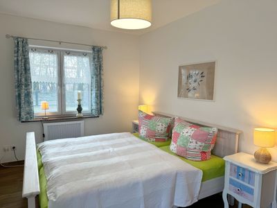 Schlafzimmer 1 mit Doppelbett