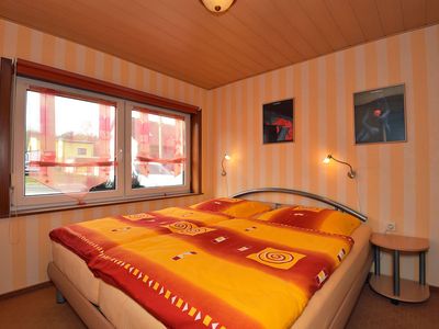 Schlafzimmer 1