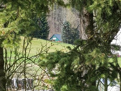 Außenansicht des Gebäudes. Ansicht von Wald überseite