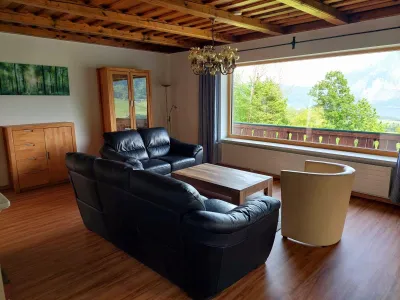 Wohnbereich. Großes, gemütliches Wohnzimmer