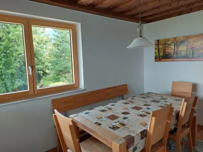 Essbereich. Das Esszimmer, direkt zwischen Küche und Wohnzimmer