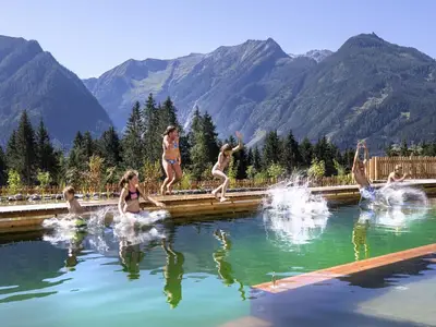 PoolOfHouse