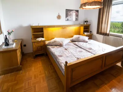 Etage 2 Schlafzimmer Stirnseite Flur