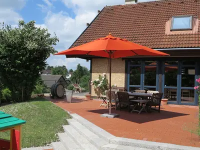 Familienfreundliches Ferienhaus in Pelzerhaken mit Garten, großzügigem Wohnbereich, Kamin und Sauna