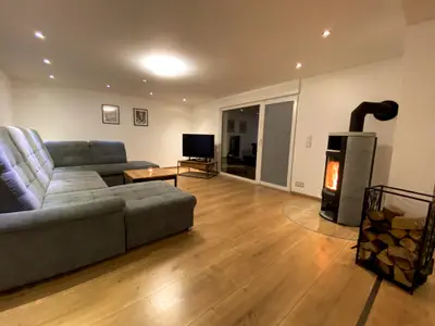 Wohnzimmer mit Kamin