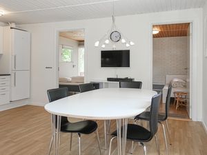 23749863-Ferienhaus-6-Nexø-300x225-4