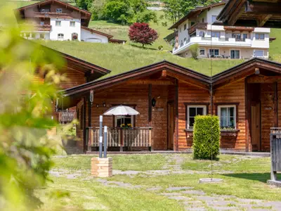 Außenseite Ferienhaus [Sommer]