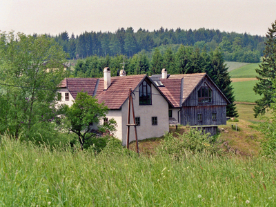 WALD-LAND-HOF Schloss Rosenau