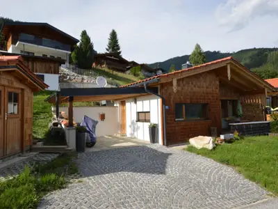 Außenseite Ferienhaus [Sommer]