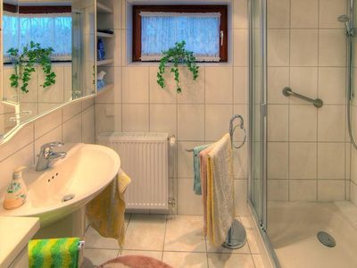 Badezimmer mit Dusche