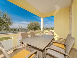 Ferienhaus für 10 Personen in Nin