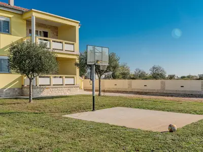 Ferienhaus für 10 Personen (200 m²) in Ninski Stanovi 2/10