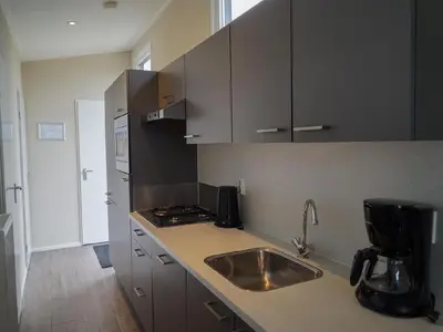 K&uuml;che mit Kaffeemaschine und Gaskochfeld