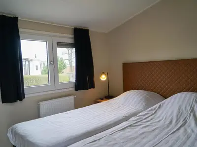 Schlafzimmer mit Doppelbett