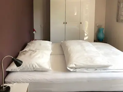 Schlafzimmer mit Doppelbett