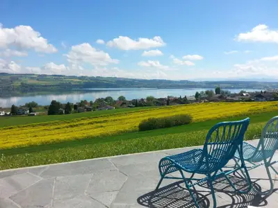 Sitzplatz mit Sicht auf Sempachersee