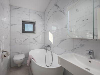 Badezimmer mit Badewanne