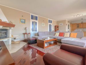 23531304-Ferienhaus-8-Novigrad-300x225-4