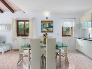 23268101-Ferienhaus-8-Novigrad-300x225-4