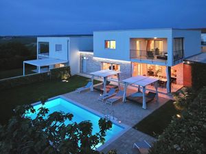 23367007-Ferienhaus-8-Novigrad-300x225-0