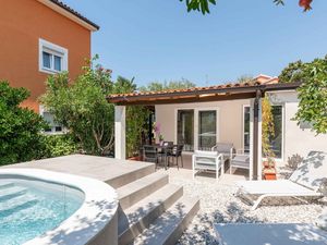 23973741-Ferienhaus-3-Novigrad-300x225-3