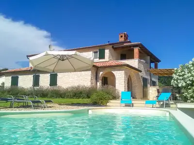 Ferienhaus für 8 Personen (180 m²) in Novigrad 3/10