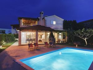 23366911-Ferienhaus-6-Novigrad-300x225-3