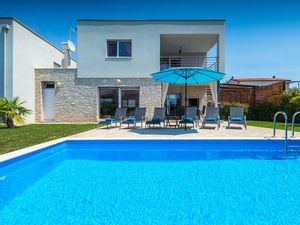 23949973-Ferienhaus-8-Novigrad-300x225-0