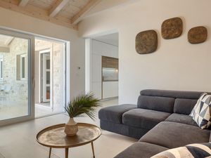 23949998-Ferienhaus-8-Novigrad-300x225-1