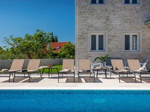 23949998-Ferienhaus-8-Novigrad-300x225-5