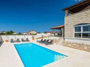 23950461-Ferienhaus-8-Novigrad-300x225-3