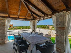 23950461-Ferienhaus-8-Novigrad-300x225-4