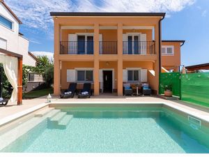 23950821-Ferienhaus-5-Novigrad-300x225-0