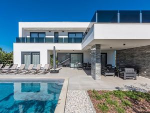 23055647-Ferienhaus-8-Novigrad-300x225-3