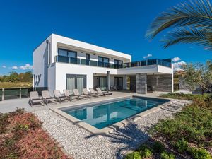 23055647-Ferienhaus-8-Novigrad-300x225-4