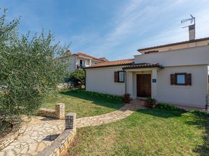 23308420-Ferienhaus-8-Novigrad-300x225-2