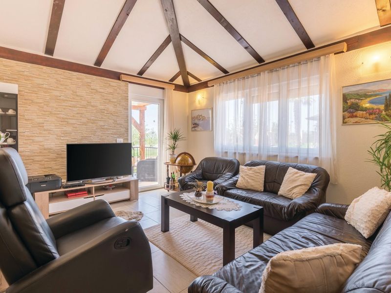 23737856-Ferienhaus-8-Novigrad-800x600-1