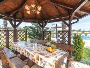 23737856-Ferienhaus-8-Novigrad-300x225-2