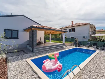 PoolOfHouse