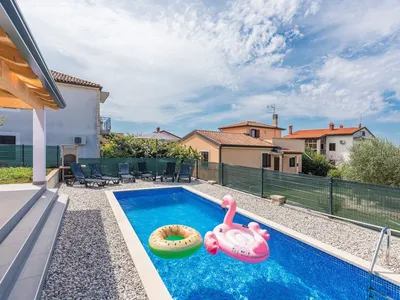 PoolOfHouse