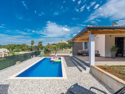 PoolOfHouse