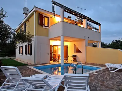 PoolOfHouse