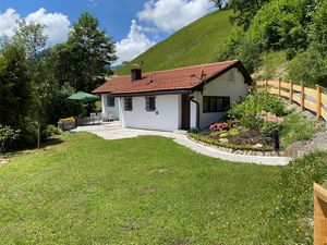 Grabner Riedleiten Bienenhaus im Sommer