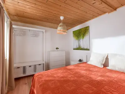 Schlafzimmer mit Doppelbett