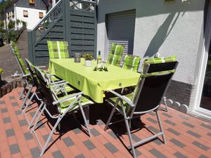 Gemütliche Sitzgruppe mit Blick in die Weinberge