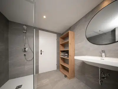 Mountain Lodge bathroom II