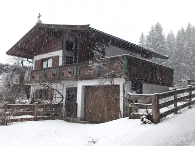 Außenseite Ferienhaus [Winter]
