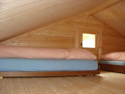 Dachboden mit 3 Schlafplätzen. Max. Höhe 140cm